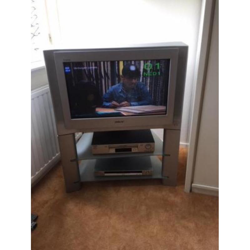 Te koop mooie Sony TV inclusief meubel.