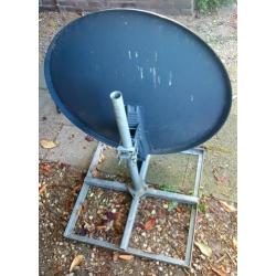 Triax satelliet schotel