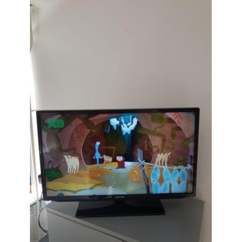 SAMSUNG SMART LCD TV FULL HD 32INCH 82cm