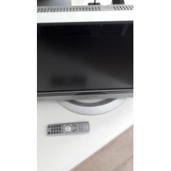 LCD. TV 83 cm beeld .