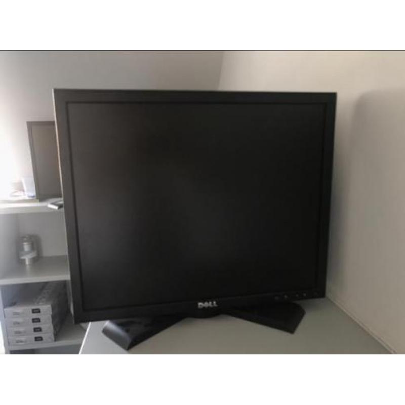 17x Dell P190S LCD monitoren