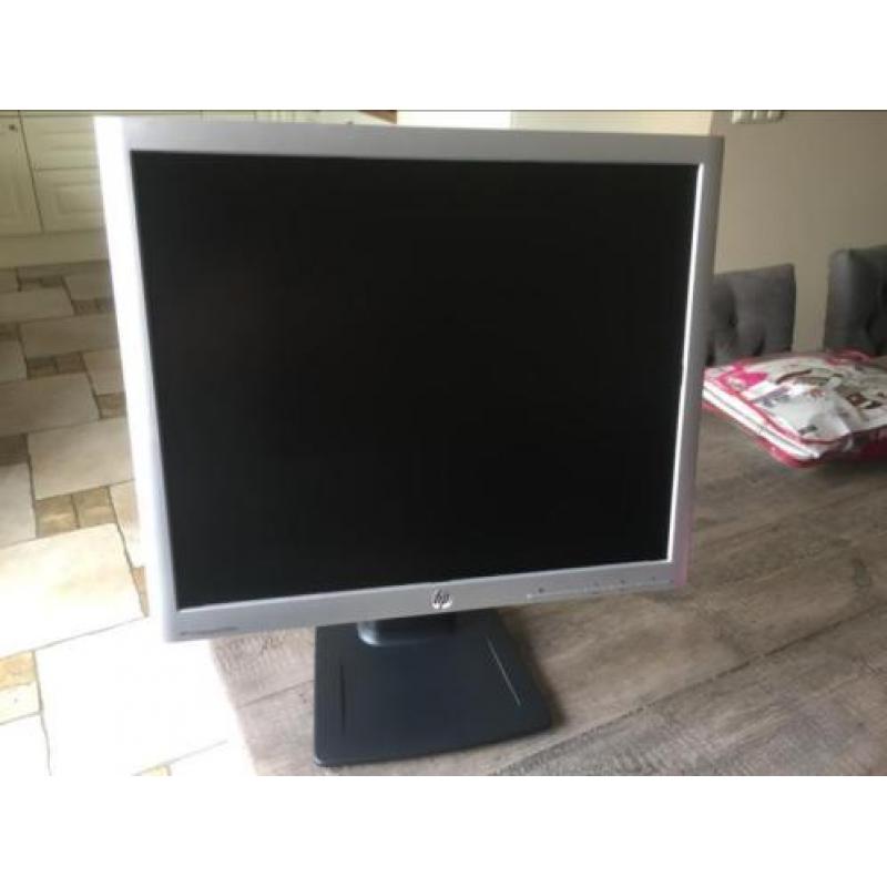 Te koop mooie nette tft monitor 19 inch hp