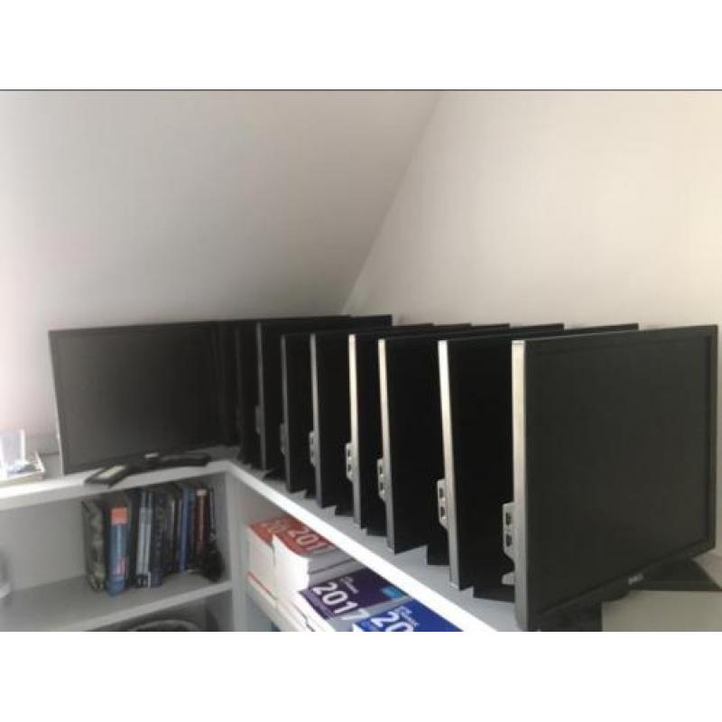 17x Dell P190S LCD monitoren