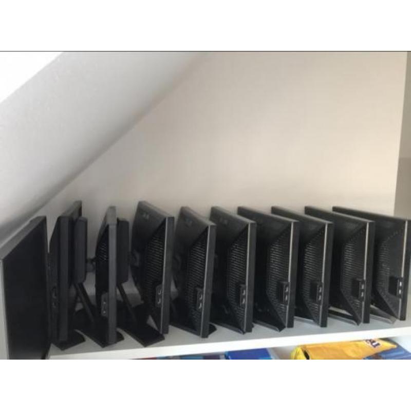 17x Dell P190S LCD monitoren