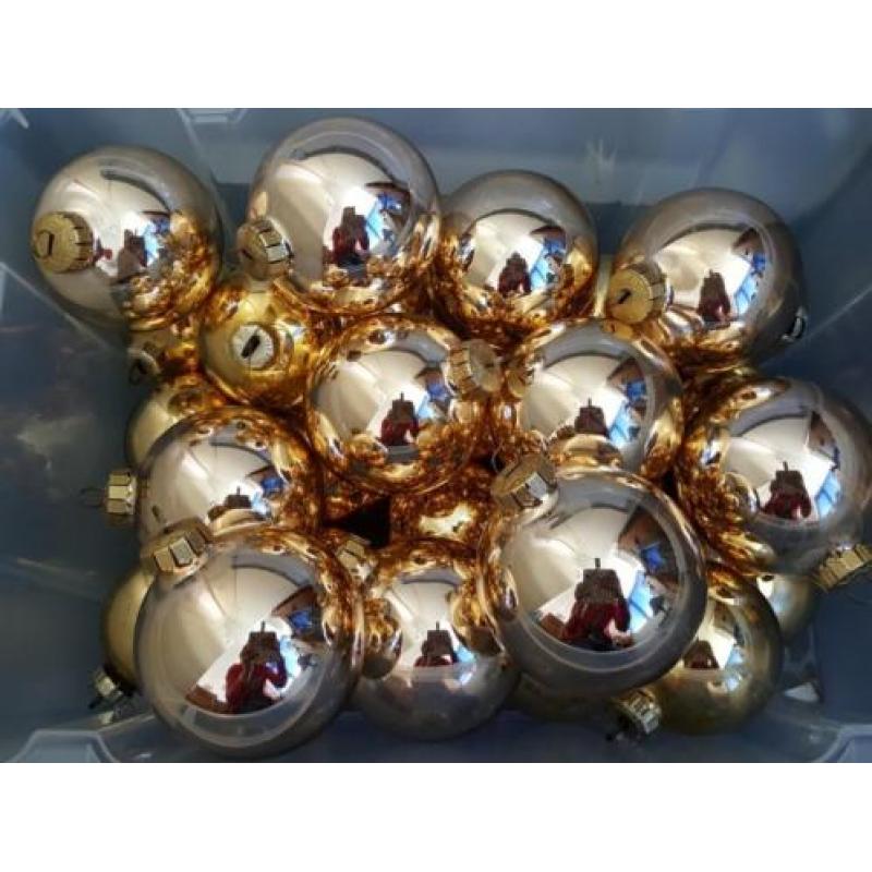 27 goudkleurige kerstballen