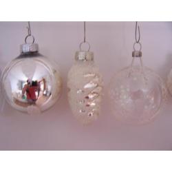 Oude kerstballen van glas