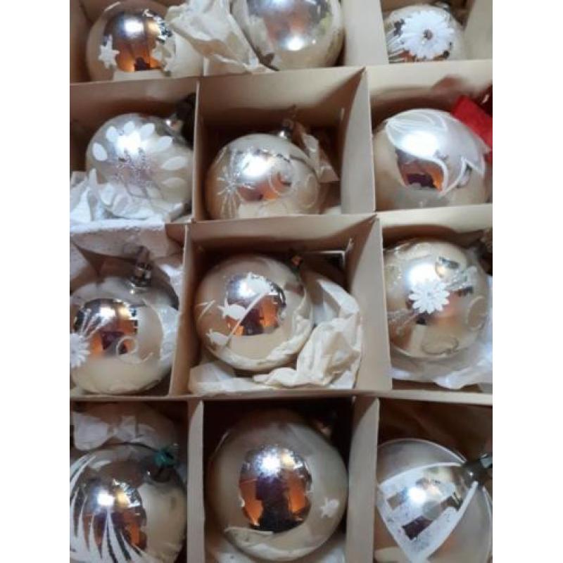 12 oude glazen kerstballen zilver