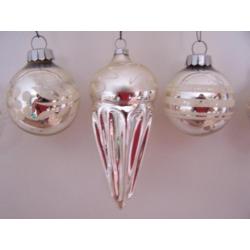 Oude kerstballen van glas