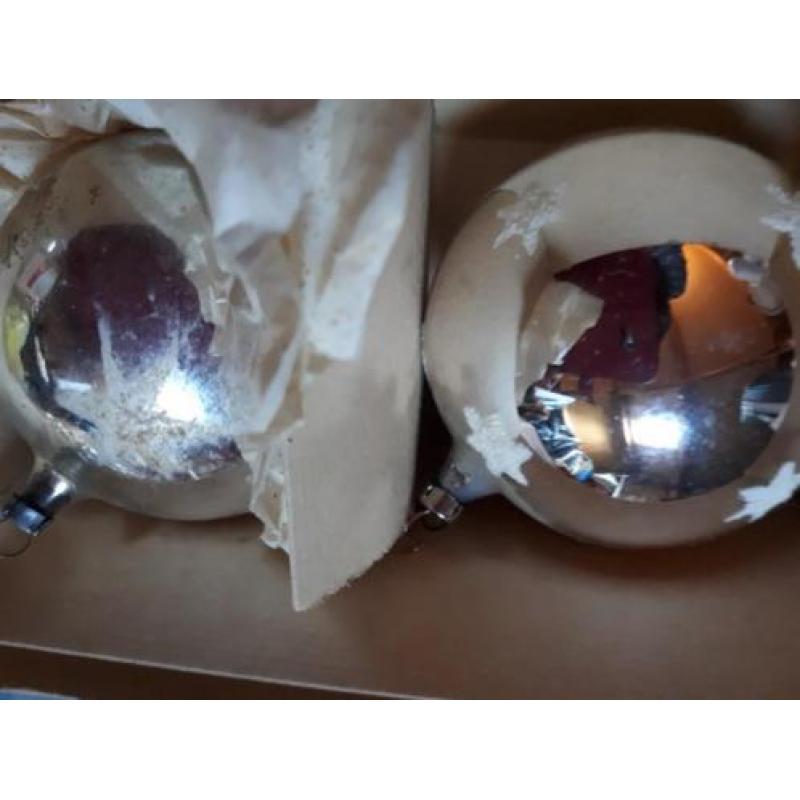 12 oude glazen kerstballen zilver