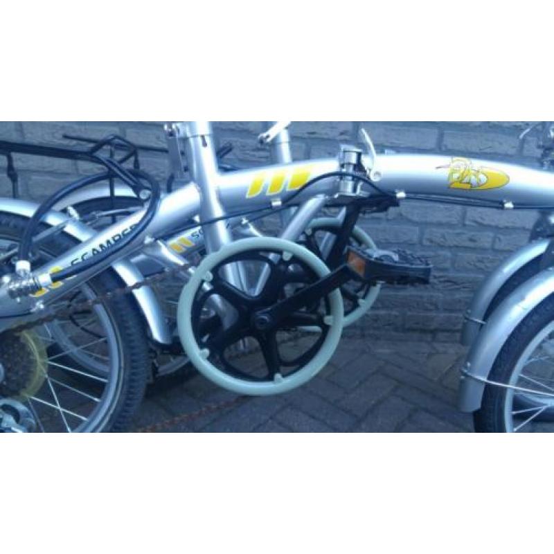 Twee vouwfietsen 1x zilver 16 inch de 1x blauwe is 20 inch