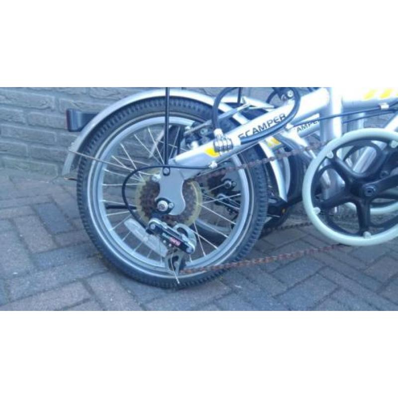 Twee vouwfietsen 1x zilver 16 inch de 1x blauwe is 20 inch