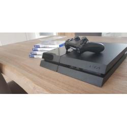 Te Koop Ps4 500GB met 4 games plus 2 controllers.