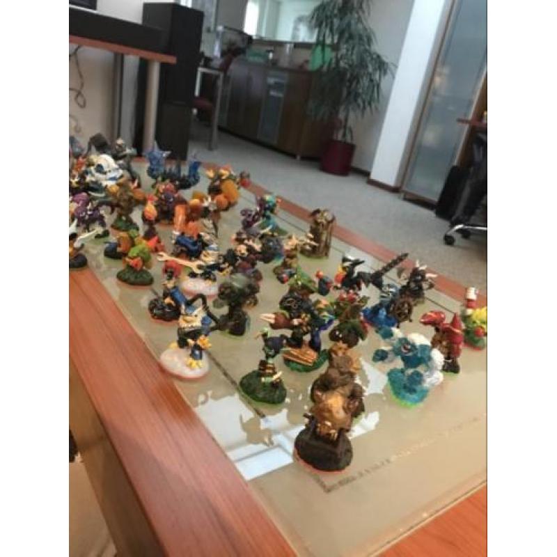 Zeer veel Skylander poppetjes